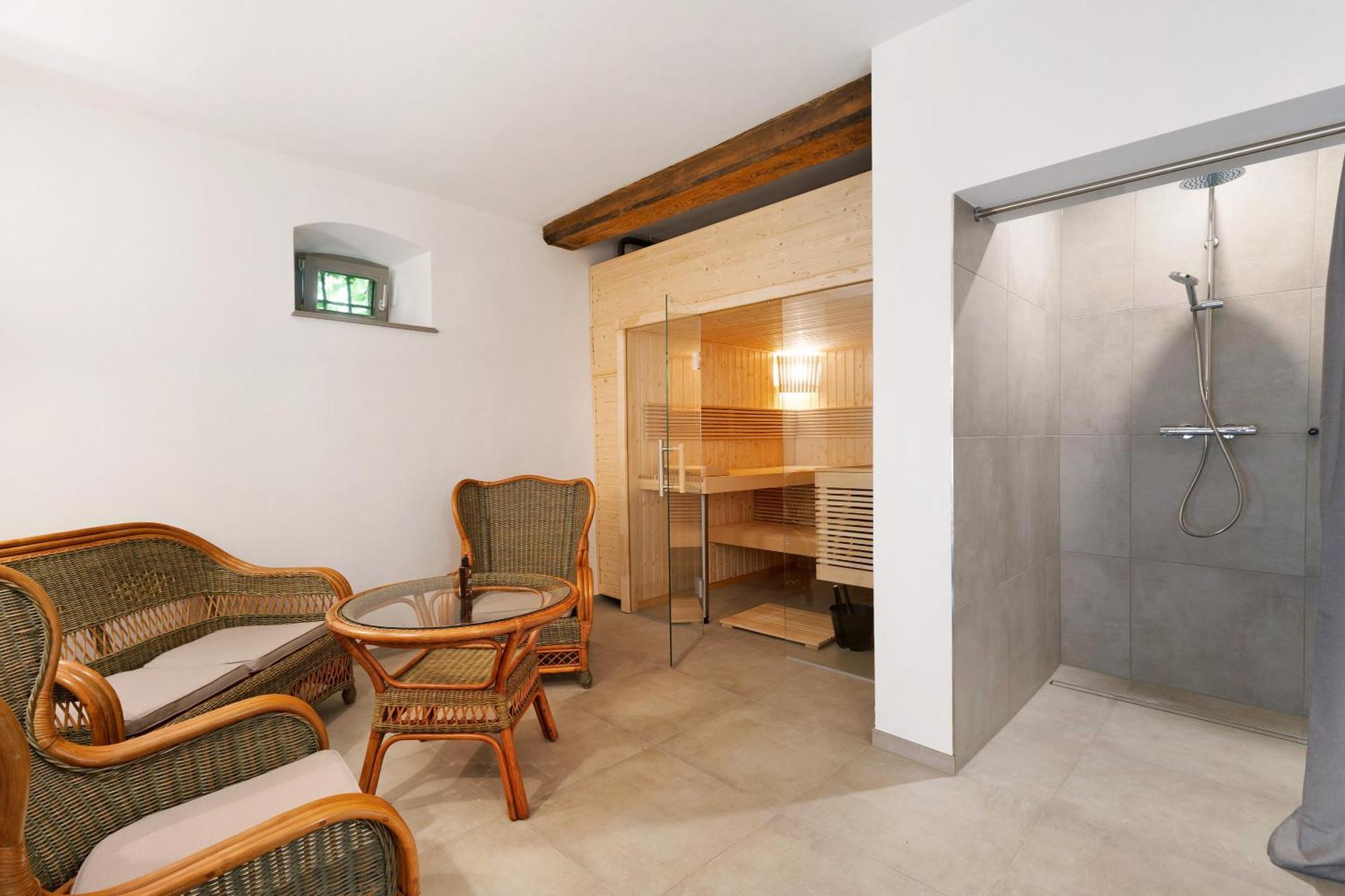 Alte Pfarrhaus Galerie Apartment Gleisweiler